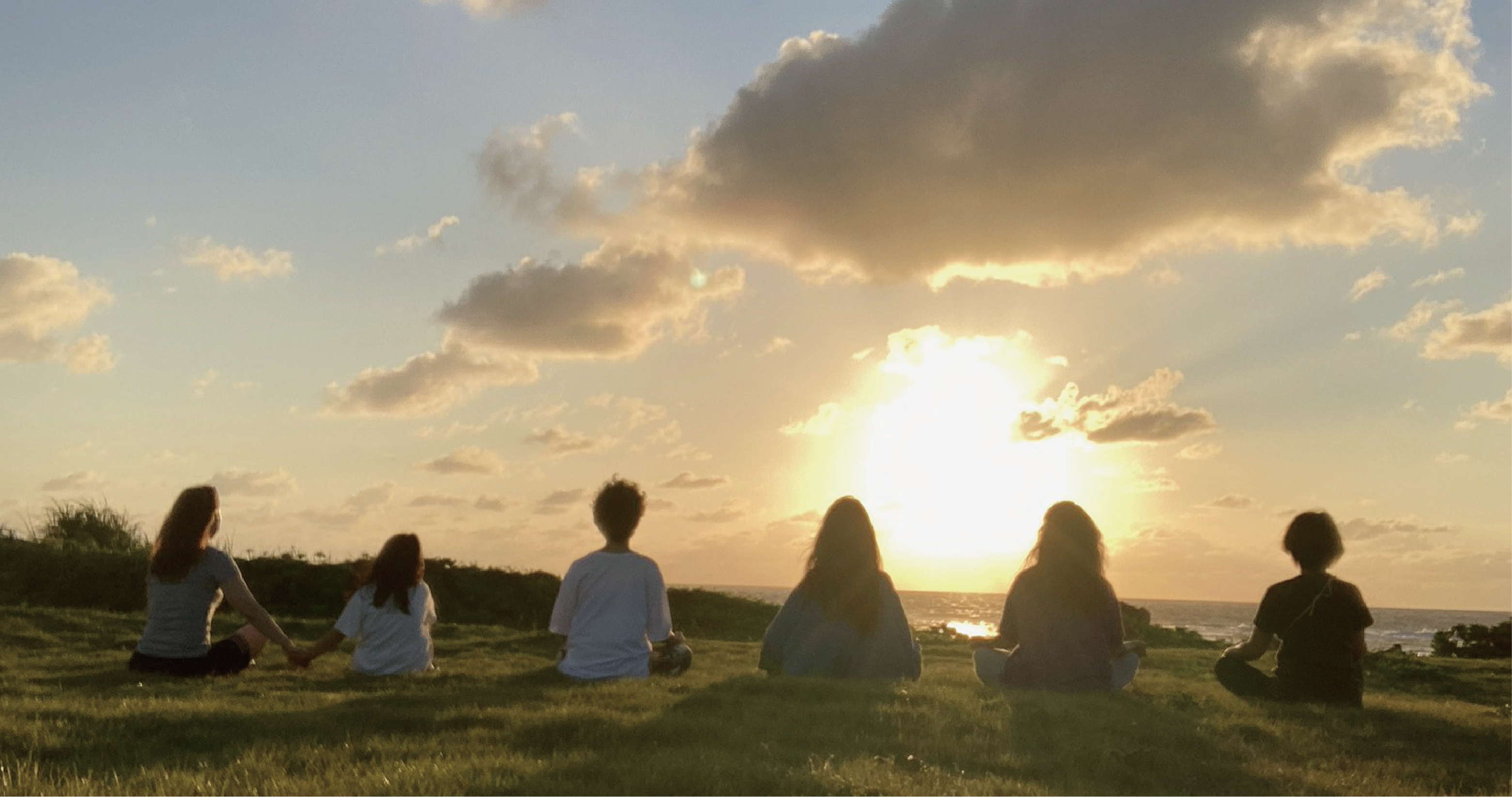 河原で夕暮れを鑑賞